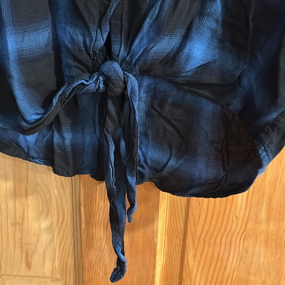 Olivaceous size small women’s plaid button down excellent used condition - Picture 3 of 4